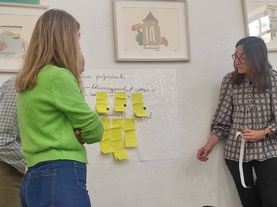 Participantes trabajando en las oportunidades de la zona.