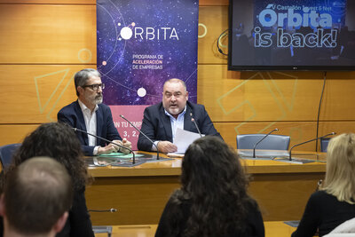 Justo Vell�n y Vicente Pallar�s, en la presentaci�n de �rbita