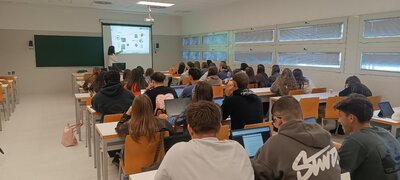 El Grado en Educaci�n Primaria imparte un seminario especializado en autismo y CAA