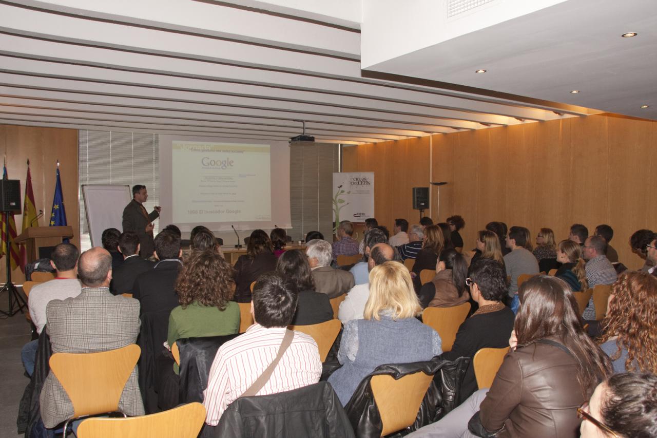 Mart�nez durante la jornada de gesti�n de redes sociales