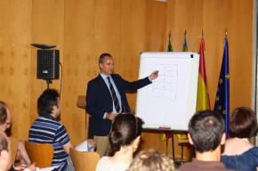 Arnal durante su ponenecia en la jornada