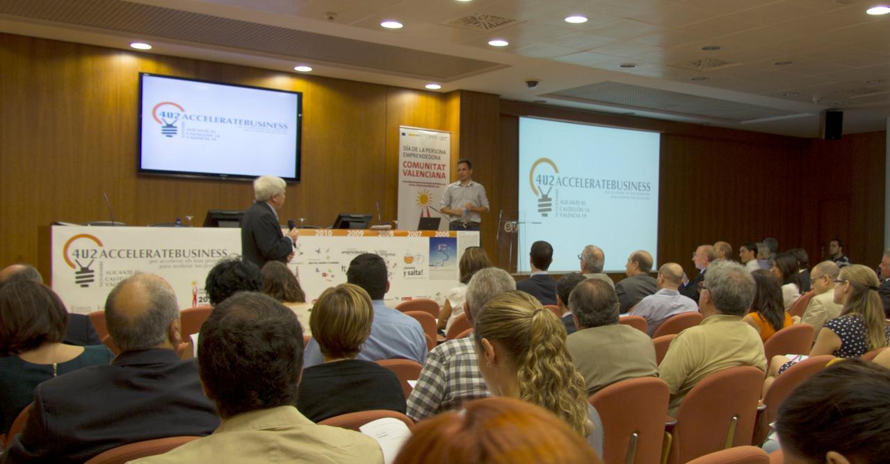 César Gómez-Mora en la presentación del DPECV2013