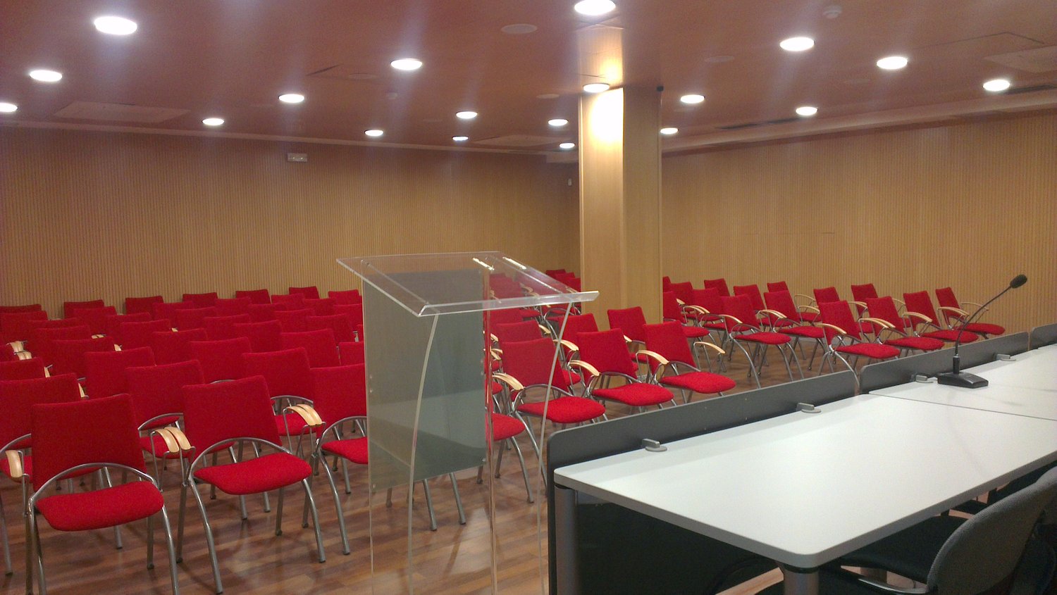 CEEI Elche Edificio salón de actos
